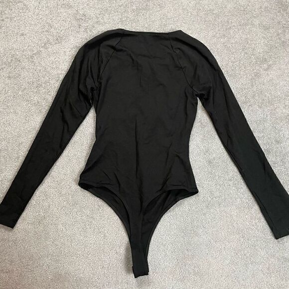 ASTR The Label Women Size S Twist Cutout Bodysuit Black Long Sleeve Keyhole NWOT - Picture 3 of 5